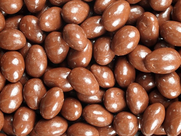 Ořechy a laskominy Mandle v mléčné čokoládě s chilli