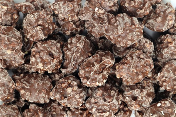 Ořechy a laskominy Hrudky slaný karamel v mléčné čokoládě